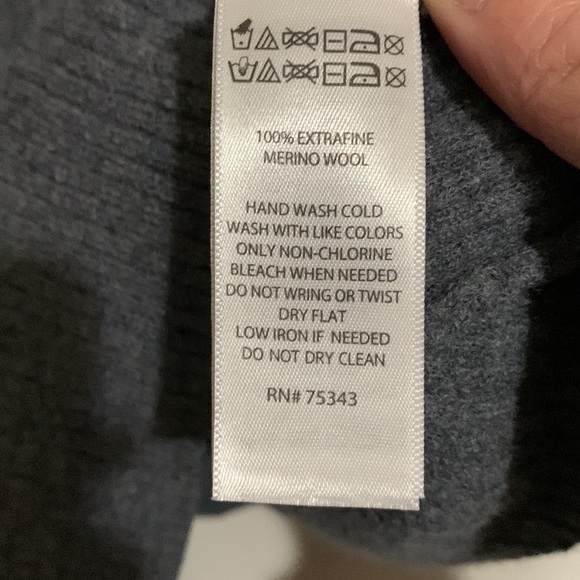 Adrienne Vittadini 100% Merino Wool Asymmetrical Sweater  Size S - Picture 8 of 8